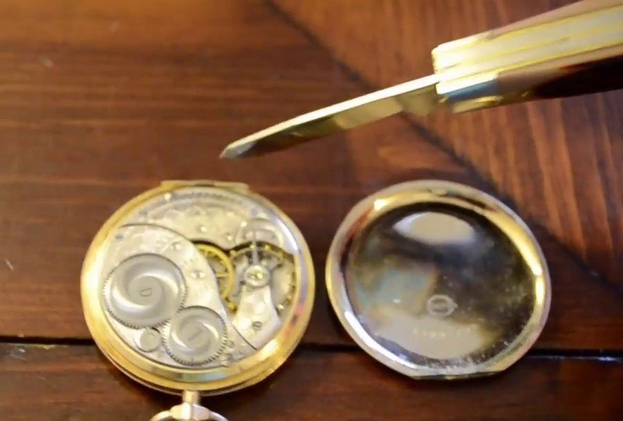 How to Open an Elgin Pocket Watch