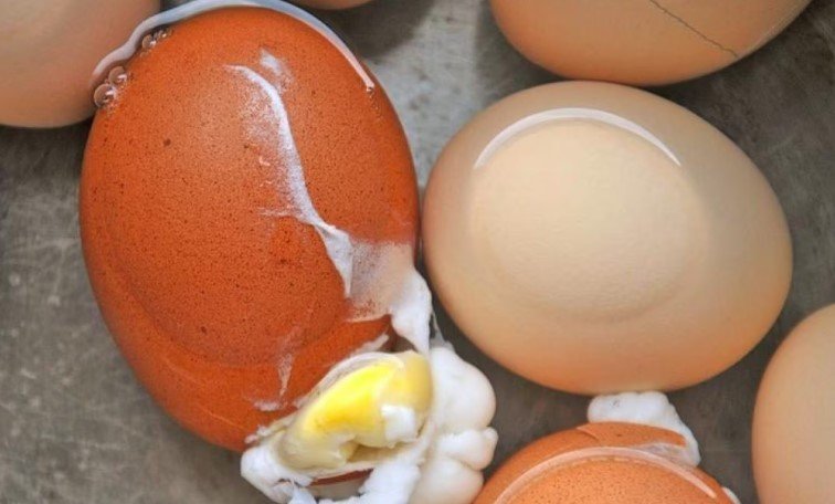 Can You Eat an Egg That Cracked While Boiling