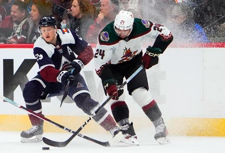Avalanche edge Coyotes 4-3 with late goal from Toews