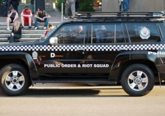 Police standoff in Pontiac ends