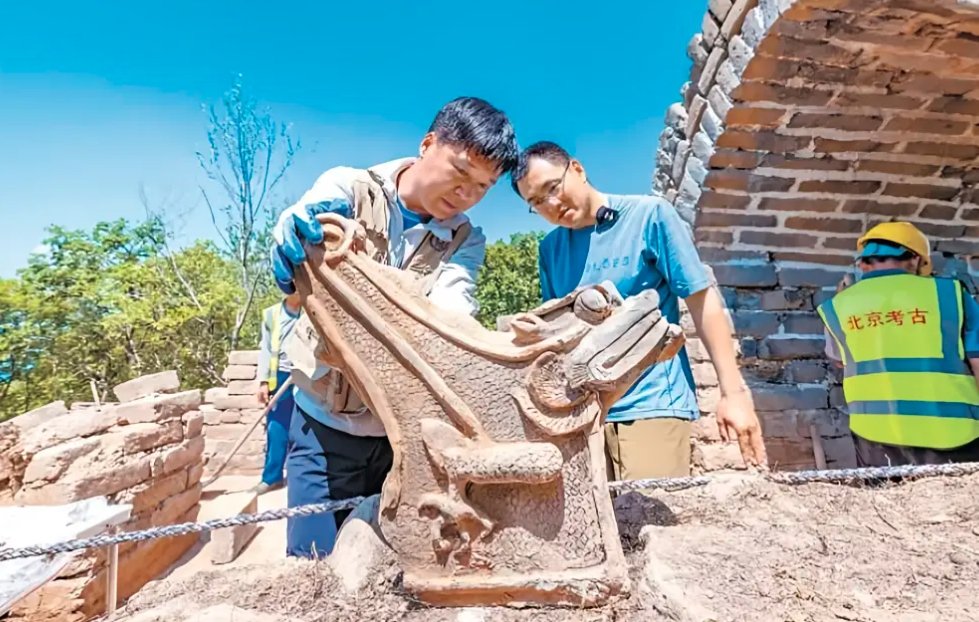 Jiankou Great Wall dragon sculpture