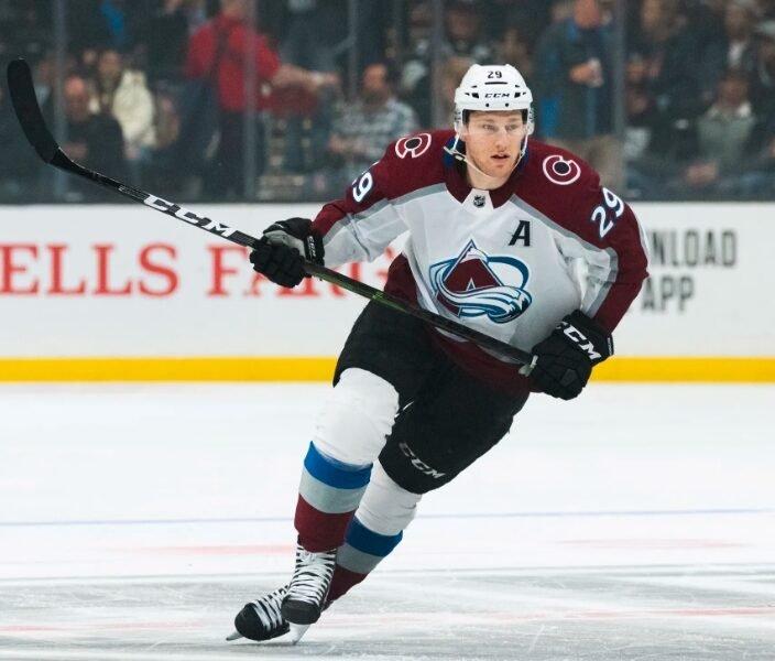 Nathan MacKinnon hockey