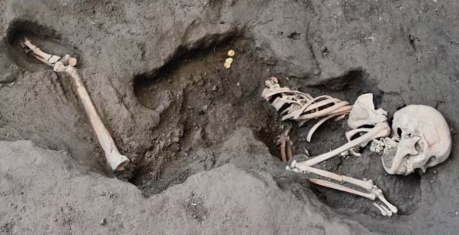 archaeologists uncover remains of family in pompeii