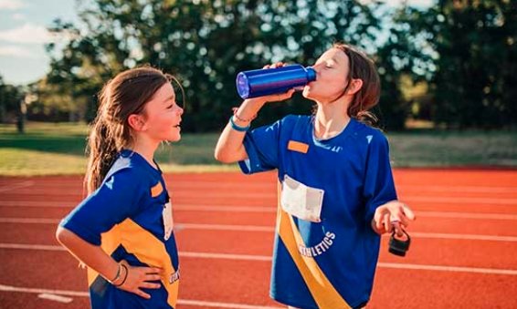 high school athletes staying hydrated during extreme heat