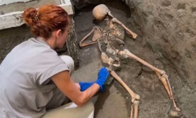 pompeii victims bedroom discovery gold coins jewelry
