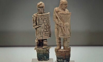 Roman knife handle, gladiator depiction