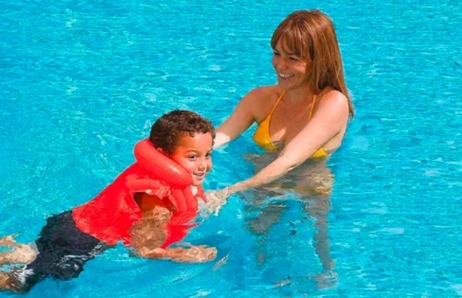 child swim lesson pool red cross life jacket