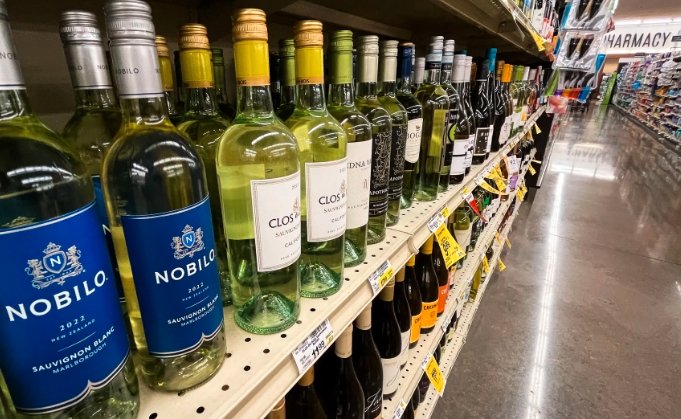 colorado liquor store law protest grocery wine 2025