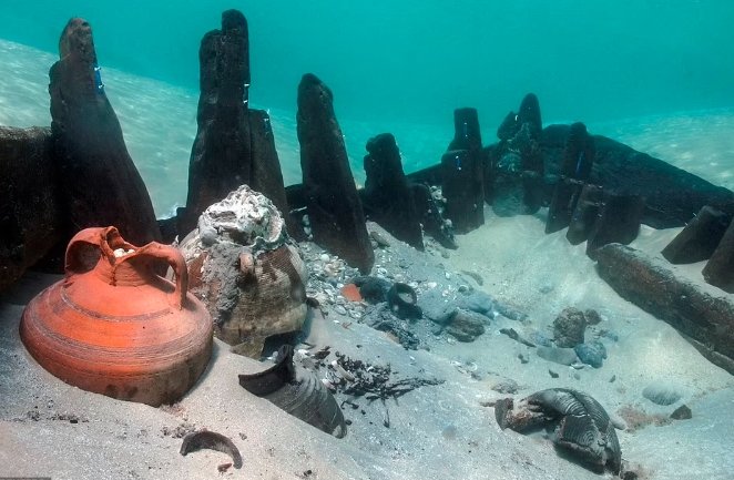Byzantine shipwreck Israel Haifa amphorae Christian symbols Islamic inscriptions maritime archaeology