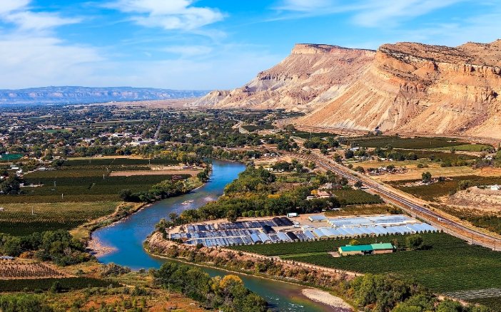 grand junction colorado summer tourism vineyard