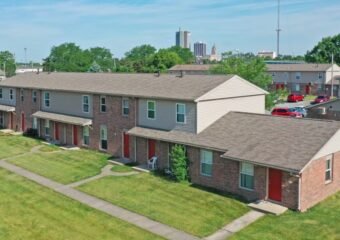 River Pointe Townhomes Fort Wayne, Fort Wayne apartment trash