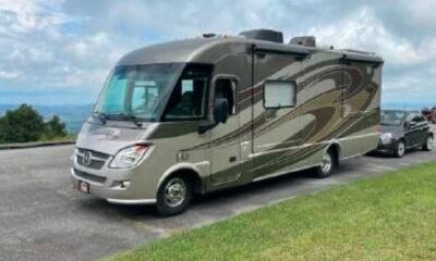 2013 winnebago mint green white camping trailer
