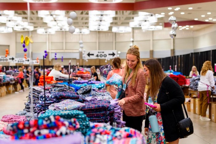 Fort Wayne thrift store shopping event