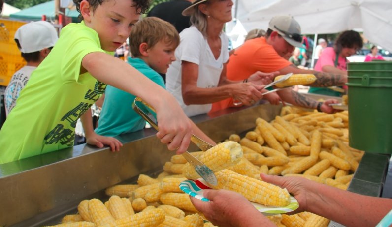 sweet corn festival crowd