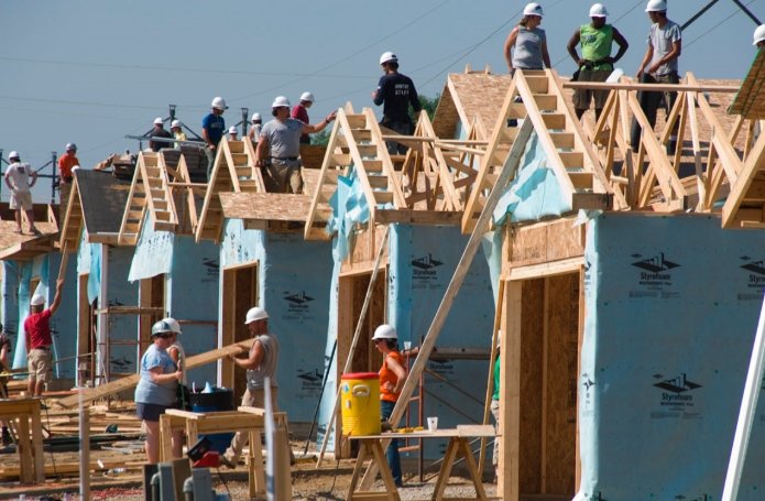 community volunteers building homes