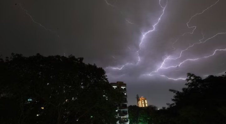 weather forecast thunderstorm