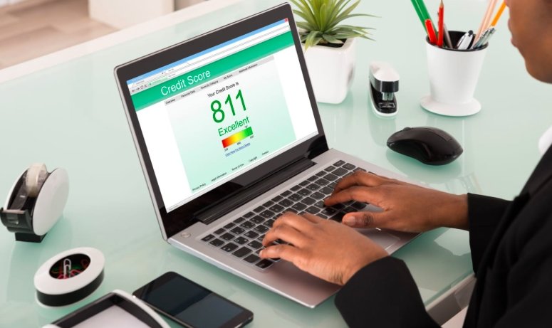 Experts Urge Americans to Check Credit Reports Now