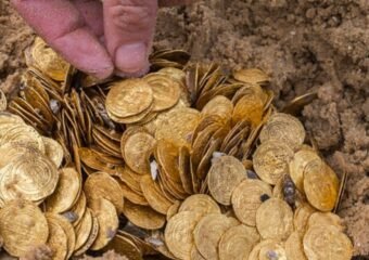 ancient gold coins temple discovery