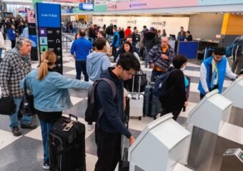 busy thanksgiving airport