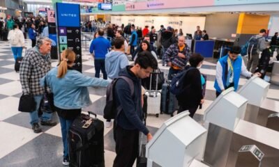 busy thanksgiving airport