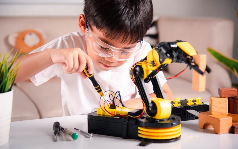 children building lego robots