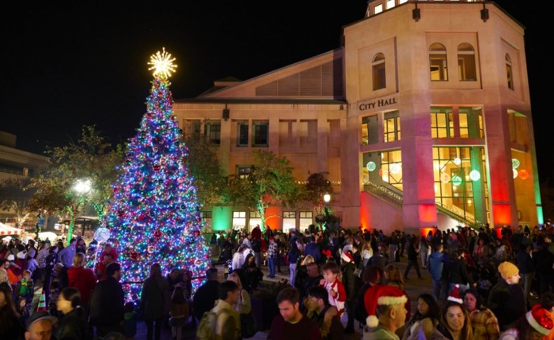 holiday tree lighting event