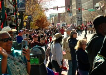 veterans parade crowd