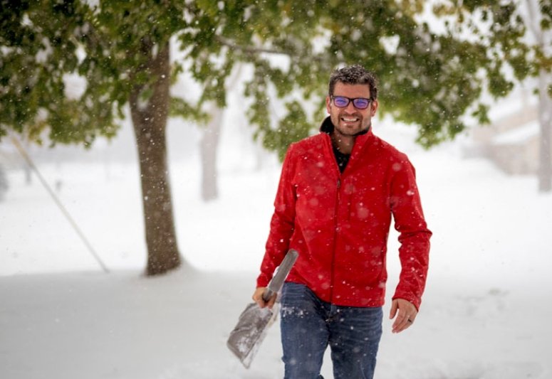  Residents Adapt to Mild Winter