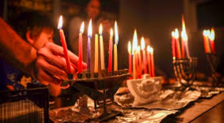 hanukkah menorah lighting