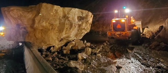 Rock Slide Shuts Down I-70 in DeBeque Canyon