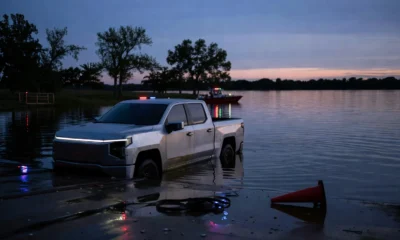 Tesla Cybertruck wade mode failure at Grapevine Lake after Texas driver's arrest.