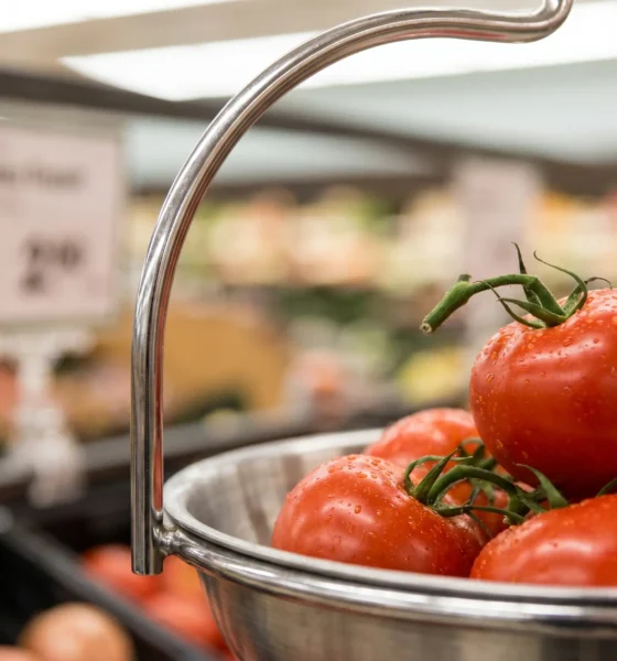 Tomato prices surge 40% in the US after the Mexico tariff squeezes shoppers.