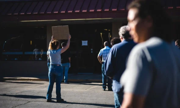Beef-a-Roo worker strike outside Rockford sandwich chain closures