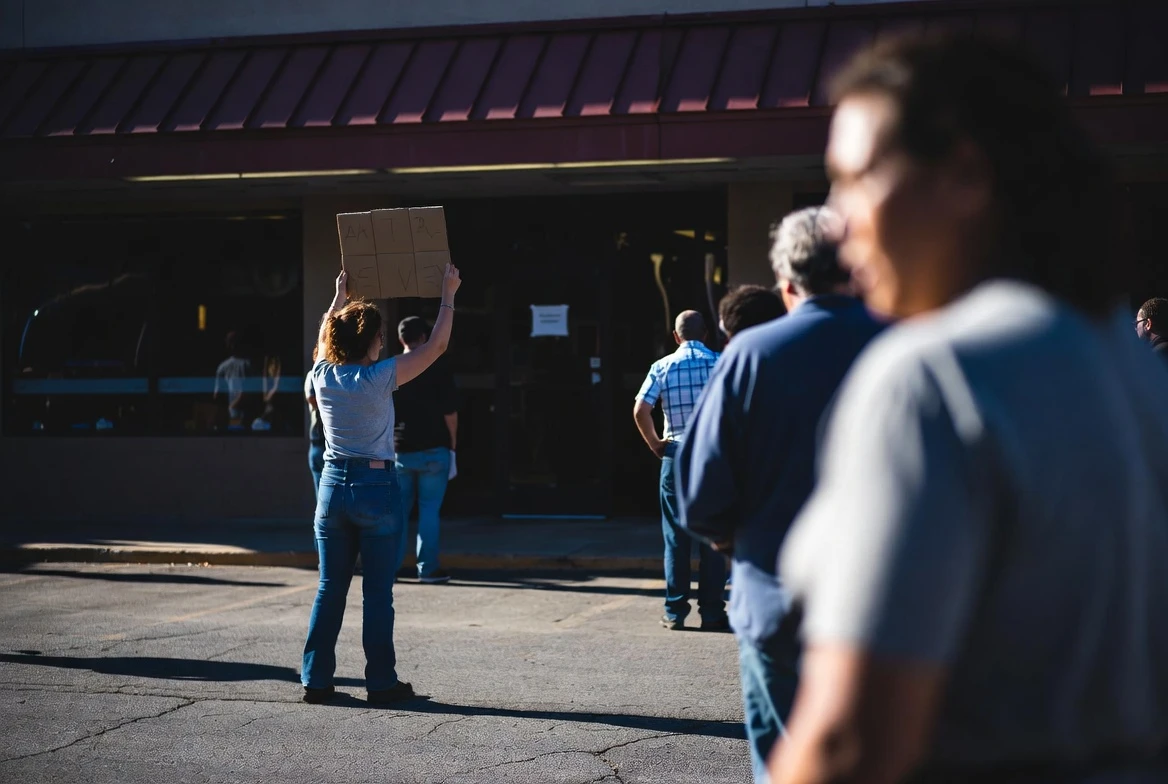 Beef-a-Roo worker strike outside Rockford sandwich chain closures