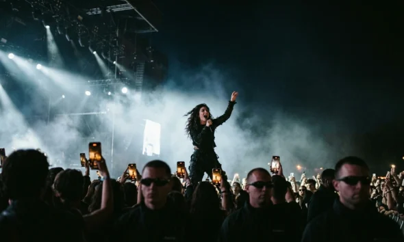 Lorde criticizes Ray-Ban Meta smart glasses at Mad Cool Festival