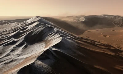 Mars Express Kaiser Crater metallic dunes carbon dioxide frost
