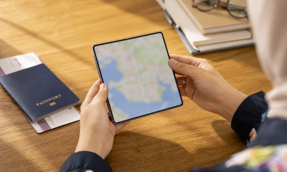 Samsung Galaxy Z Fold 8 passport size foldable phone price split