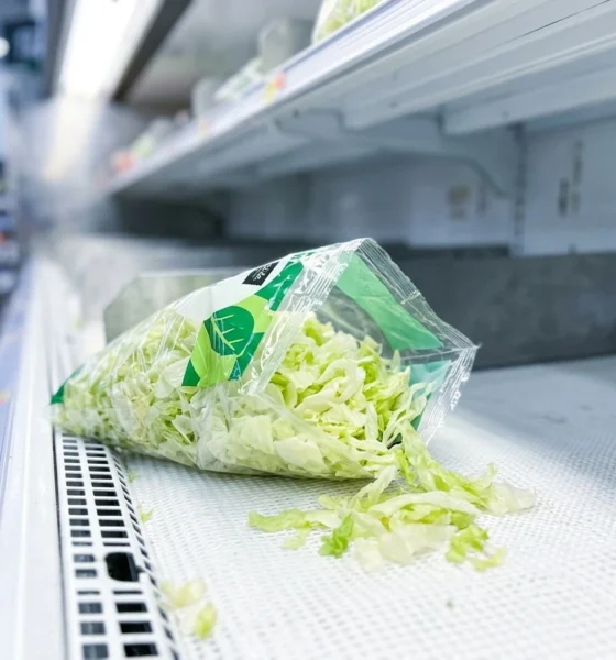Taylor Farms iceberg lettuce cyclospora outbreak Walmart recall map