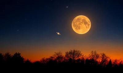 Harvest Moon rises near Saturn September 26