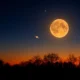 Harvest Moon rises near Saturn September 26